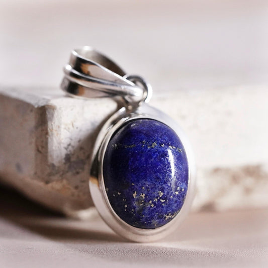 Vintage sterling 925 silver handmade pendant with oval shaped lapis lazuli