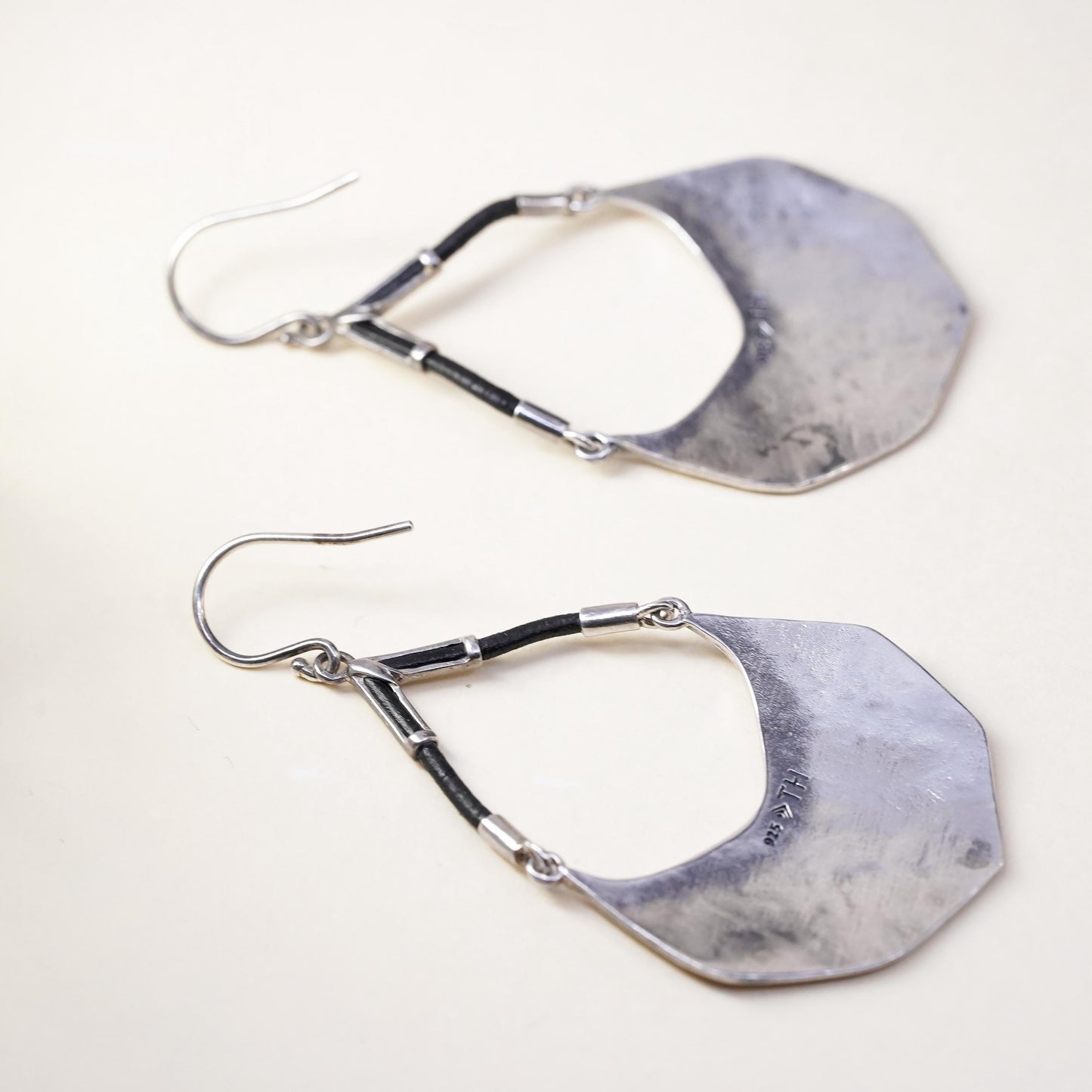 Silpada 925 Sterling Silver Badge Of Beauty Leather Textured Earrings W3140