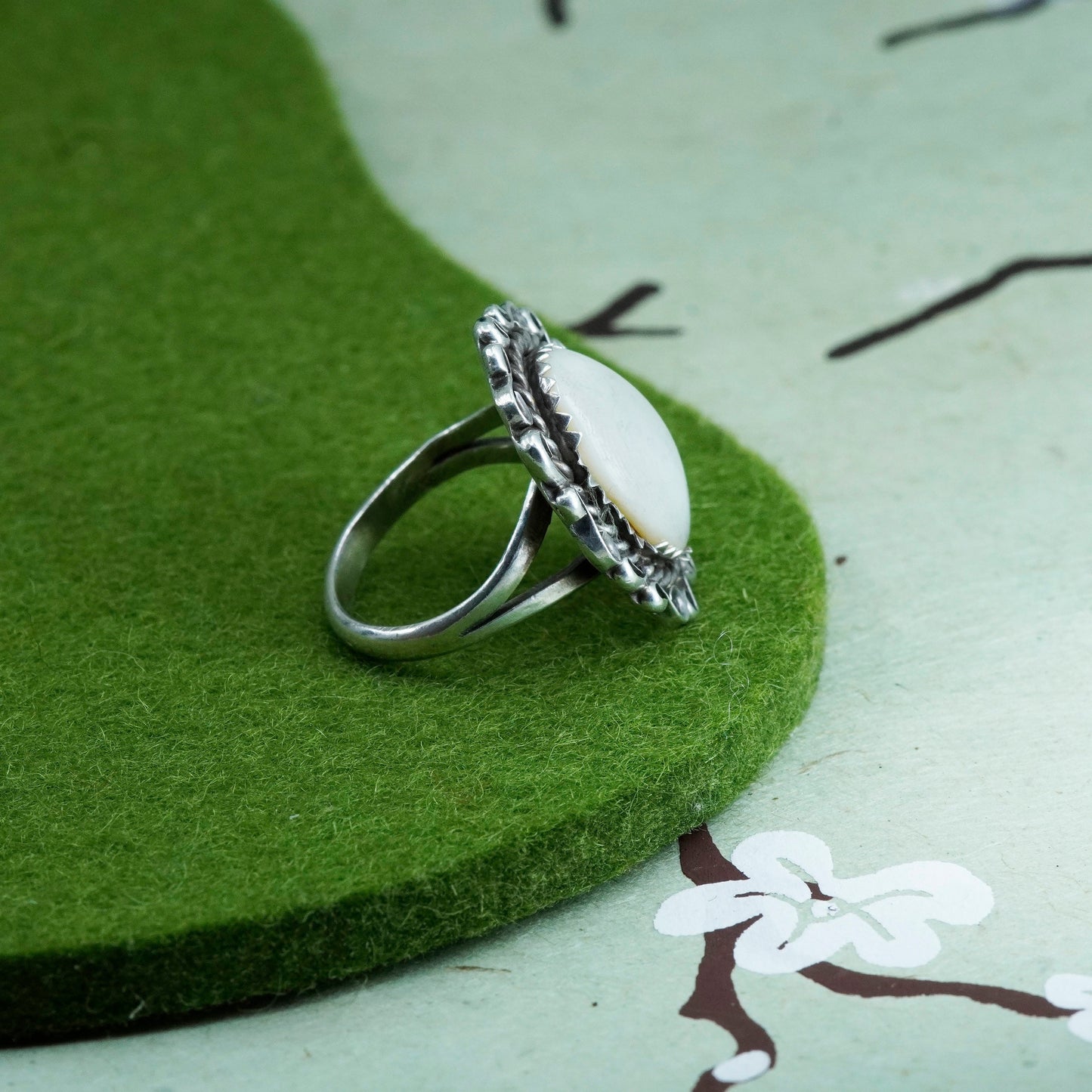 Size 5.75, Native American sterling 925 silver handmade ring mother of pearl