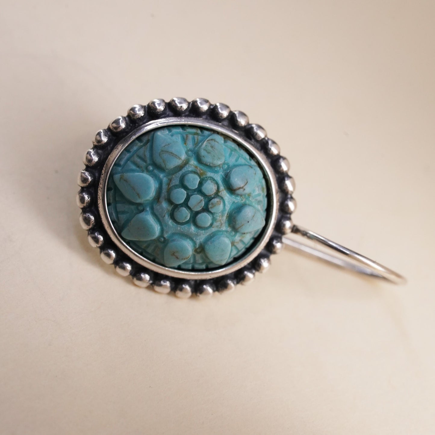 Vintage southwestern sterling 925 silver single earring with carved turquoise