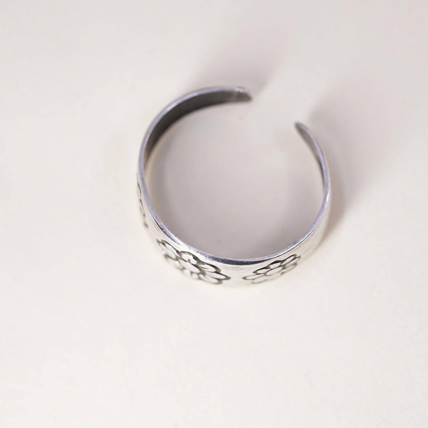 Size 4, vintage Sterling silver handmade ring, 925 filigree band with flower