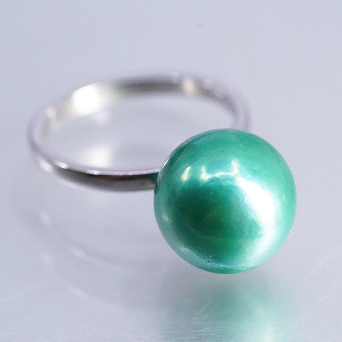 Size 7.25, vintage Sterling 925 silver handmade ring with solitaire green blue pearl, stamped 925