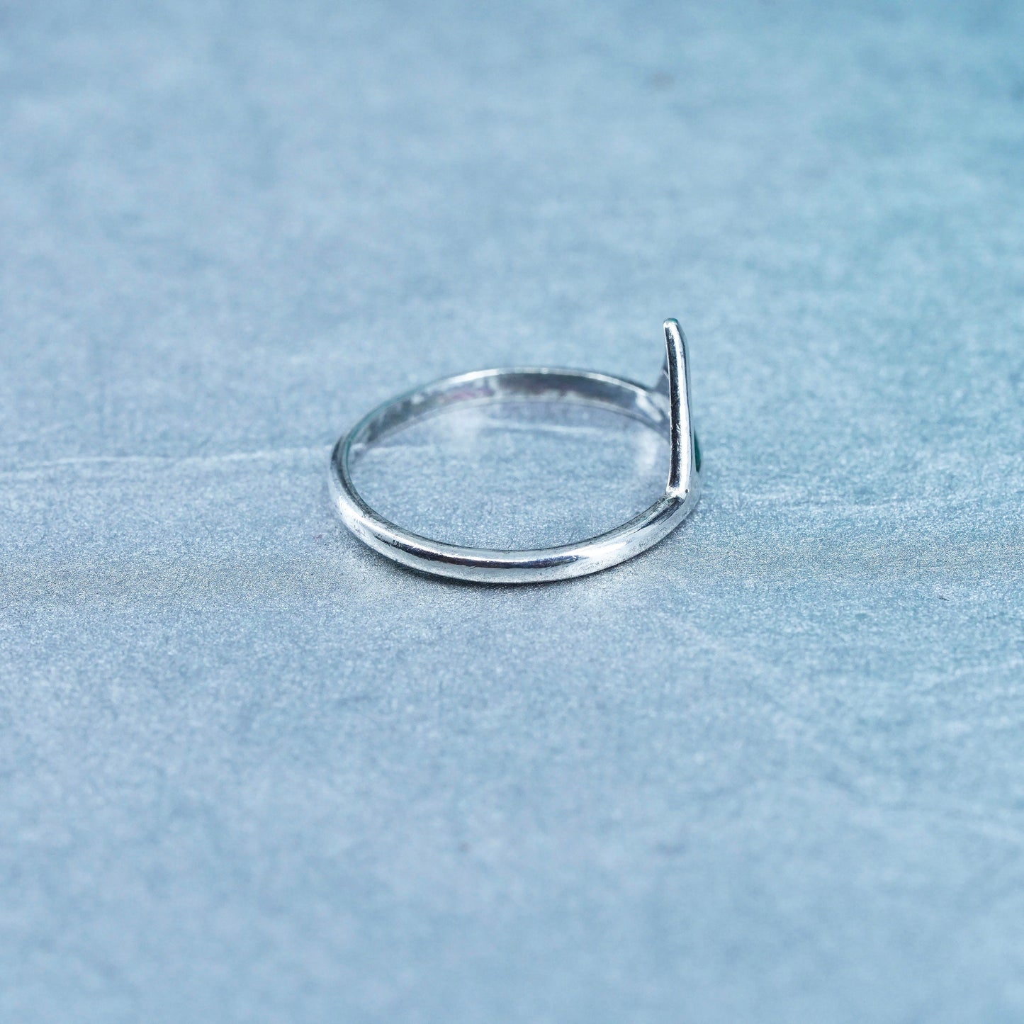 Size 9, vintage Sterling 925 silver handmade ring, modern triangular band