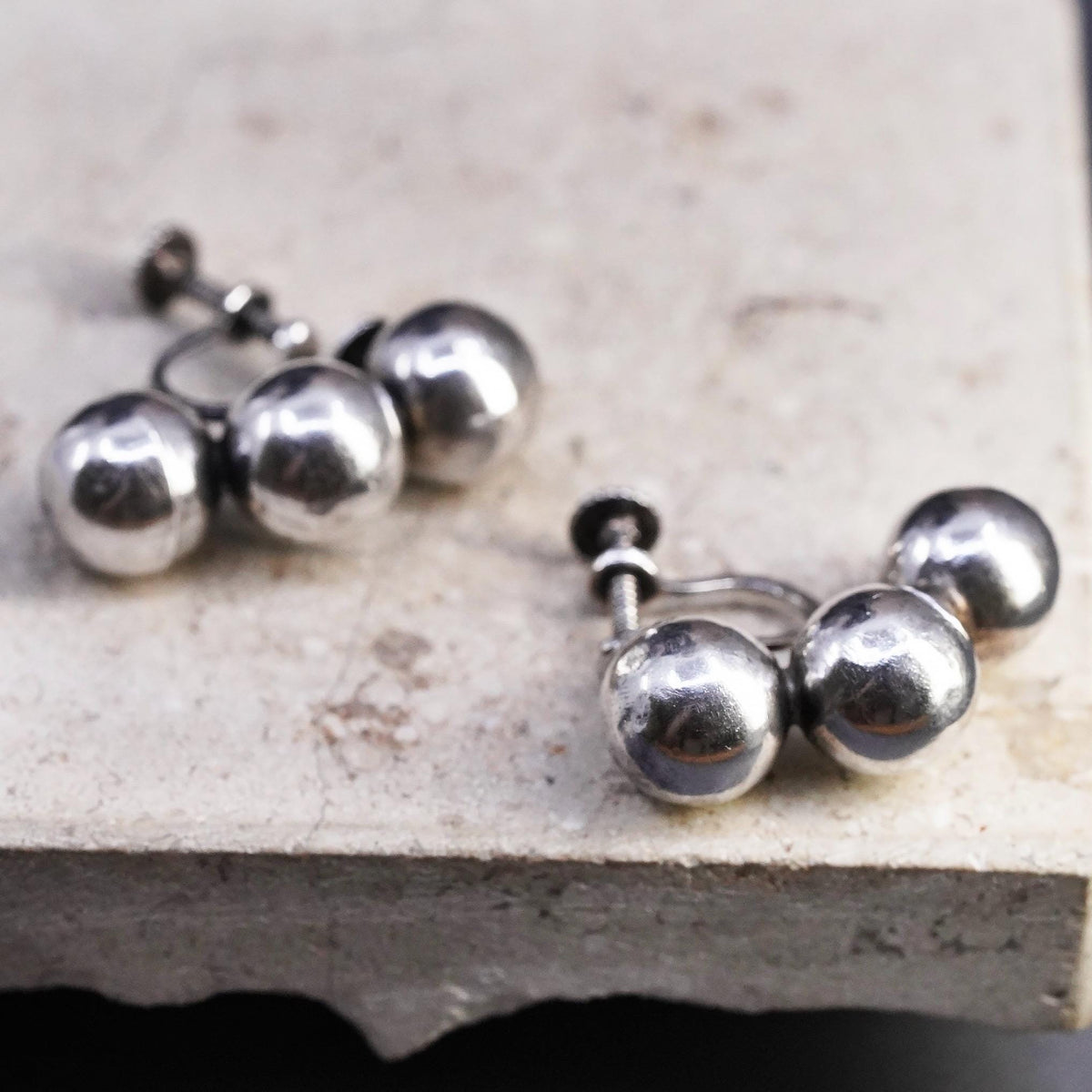 Vintage Mexican Sterling silver screw back earrings, 925 ribbed curvy beads