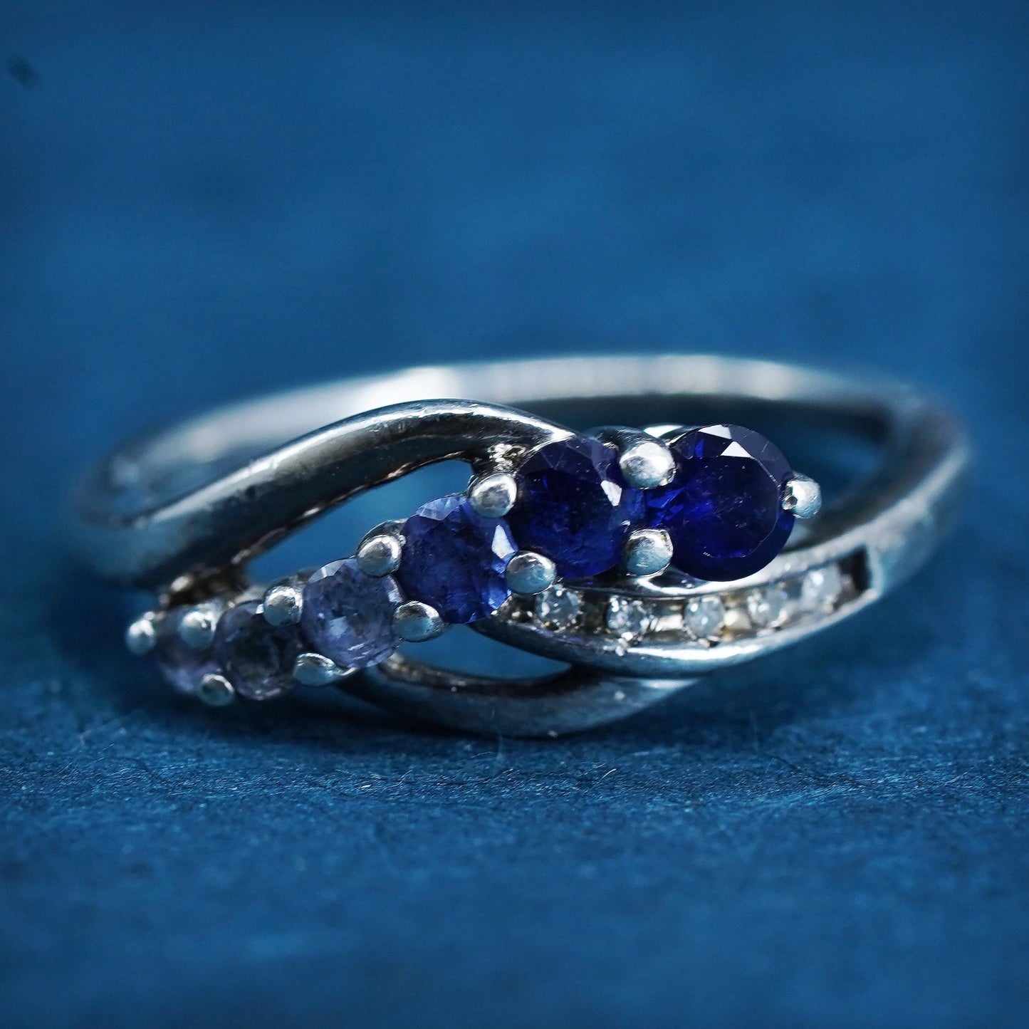 Size 6.5, vintage Sterling 925 silver handmade stackable band ring w/ sapphire