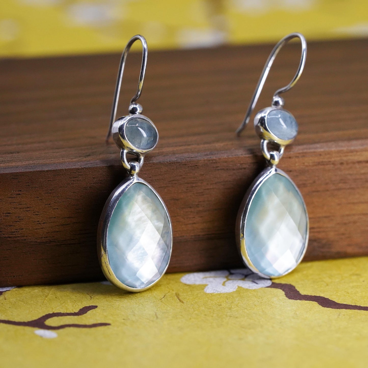 JGD Janice GIRARDI Sterling silver earrings, 925 teardrop mother of pearl