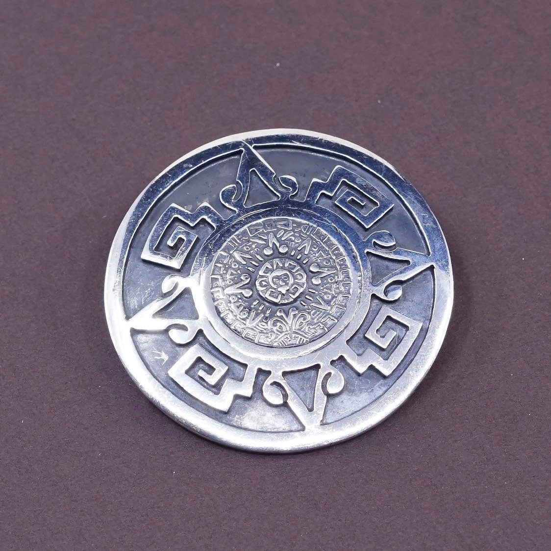 Vintage mexico handmade sterling 925 silver round shaped brooch, pendant with Mayan calendar embossed, stamped 925 mexico TC 271