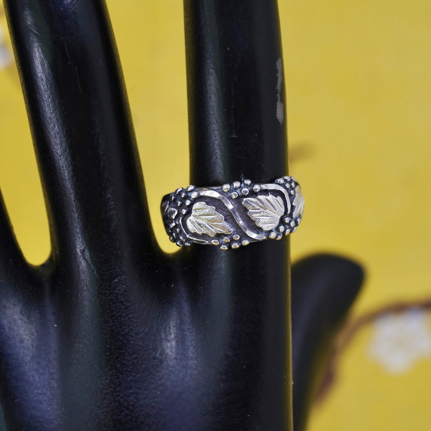 Size 6.5, Wheeler jewelry Sterling silver ring, 925 band with grape vine leaves