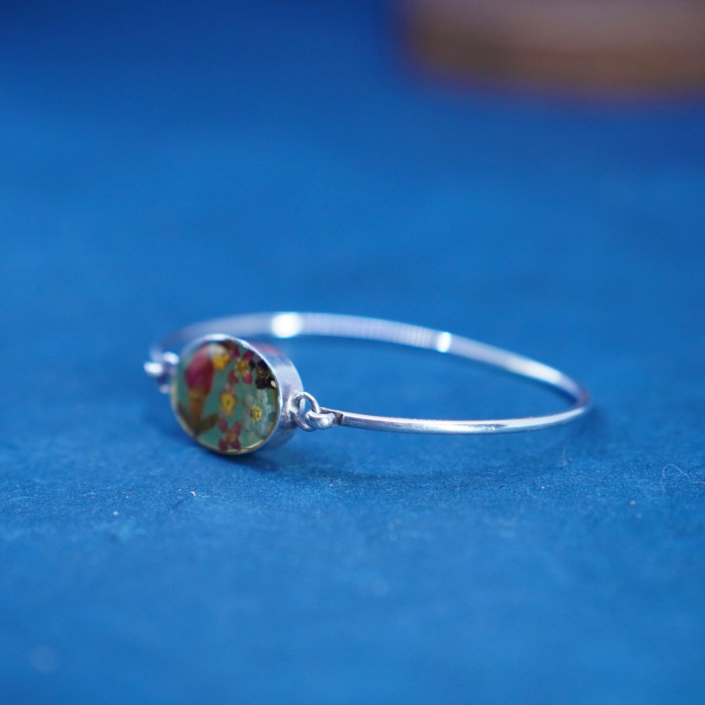 5.75”, Sterling silver handmade bracelet, 925 hinged bangle with resin flower
