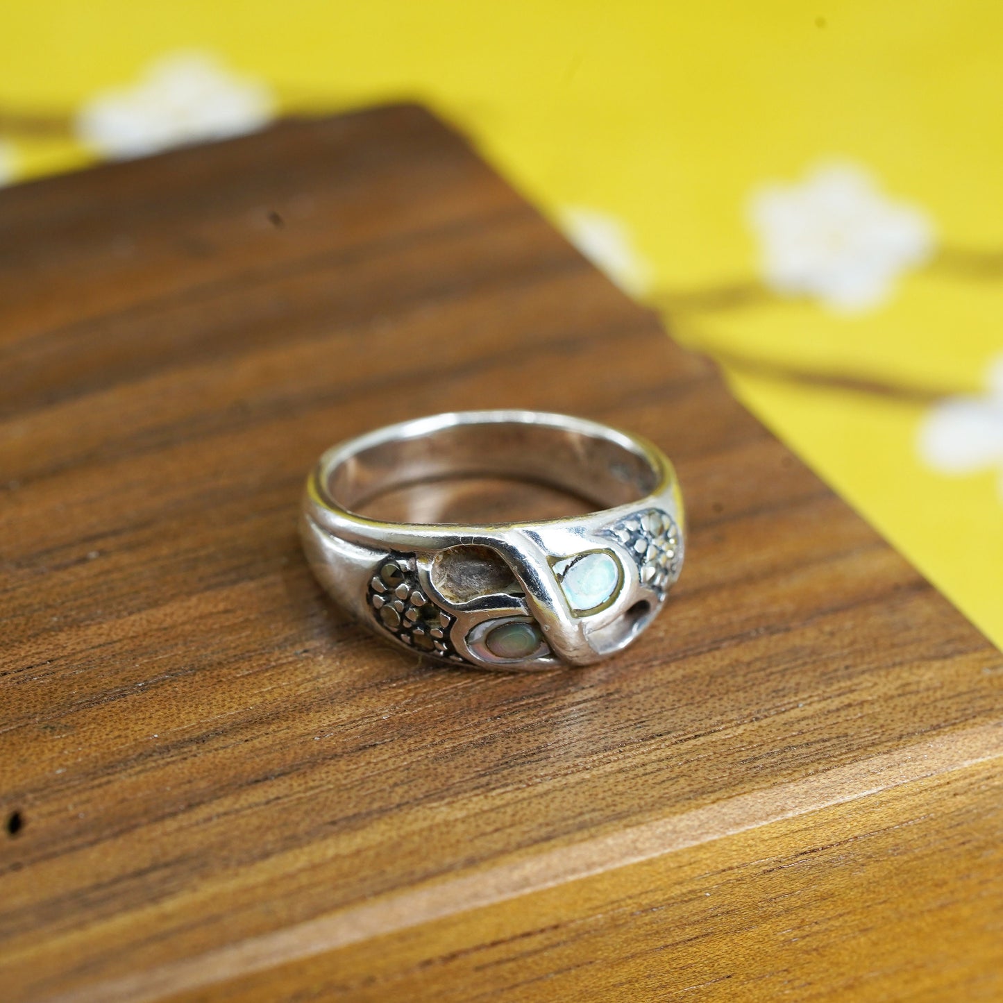 Size 6.5, vintage sterling 925 silver handmade band ring with abalone