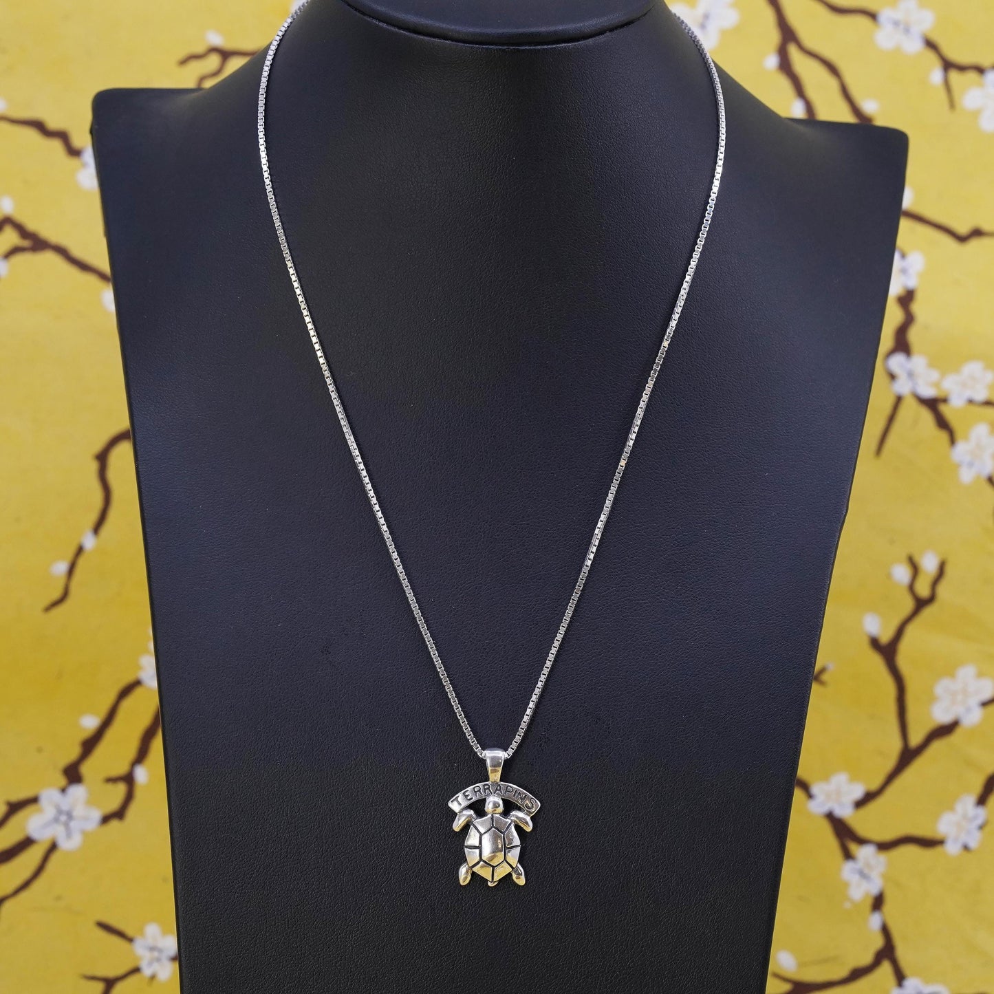 18” Italian Sterling silver necklace, 925 box chain sea turtle pendant desire