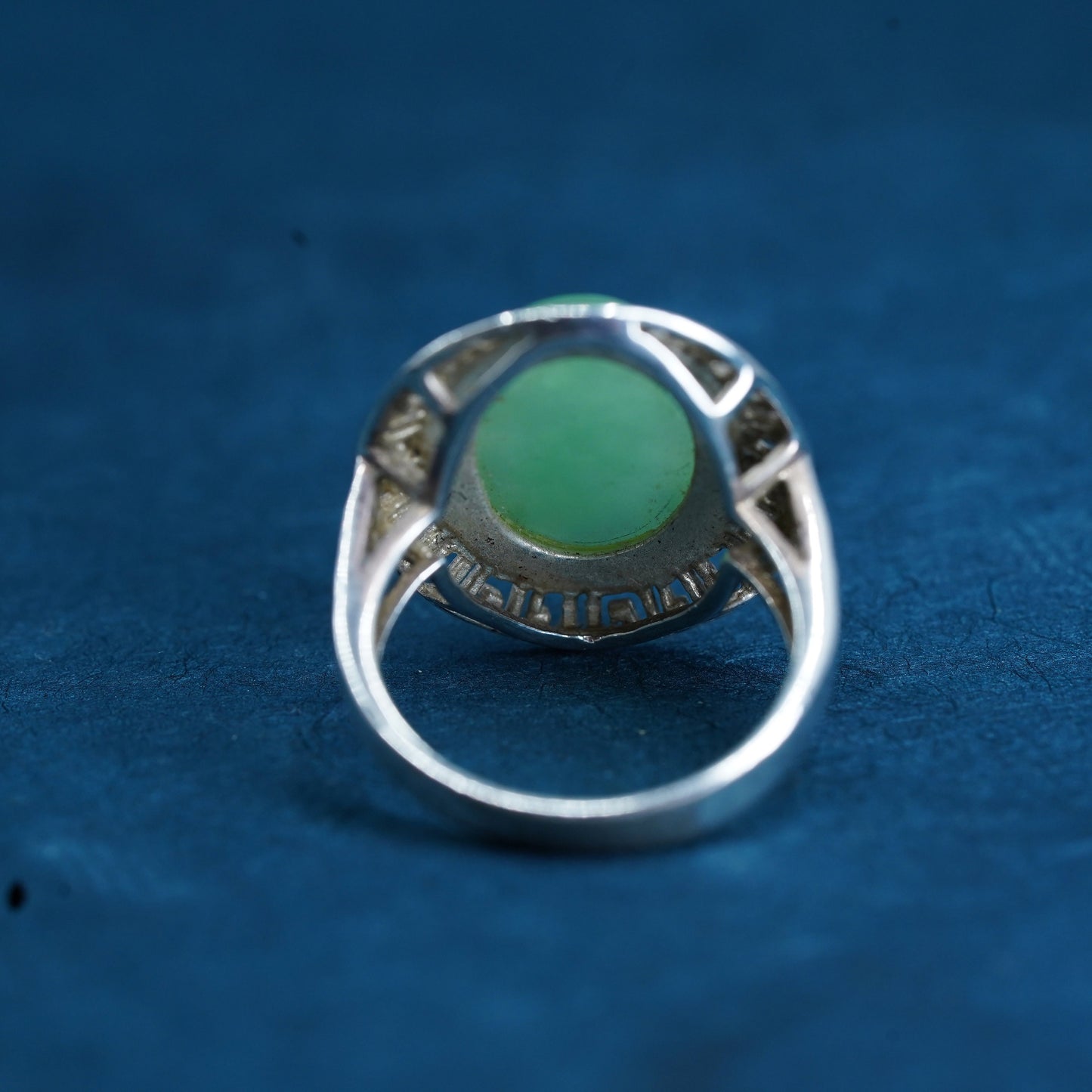 Size 8, vintage sterling 925 silver green key ring with oval jade