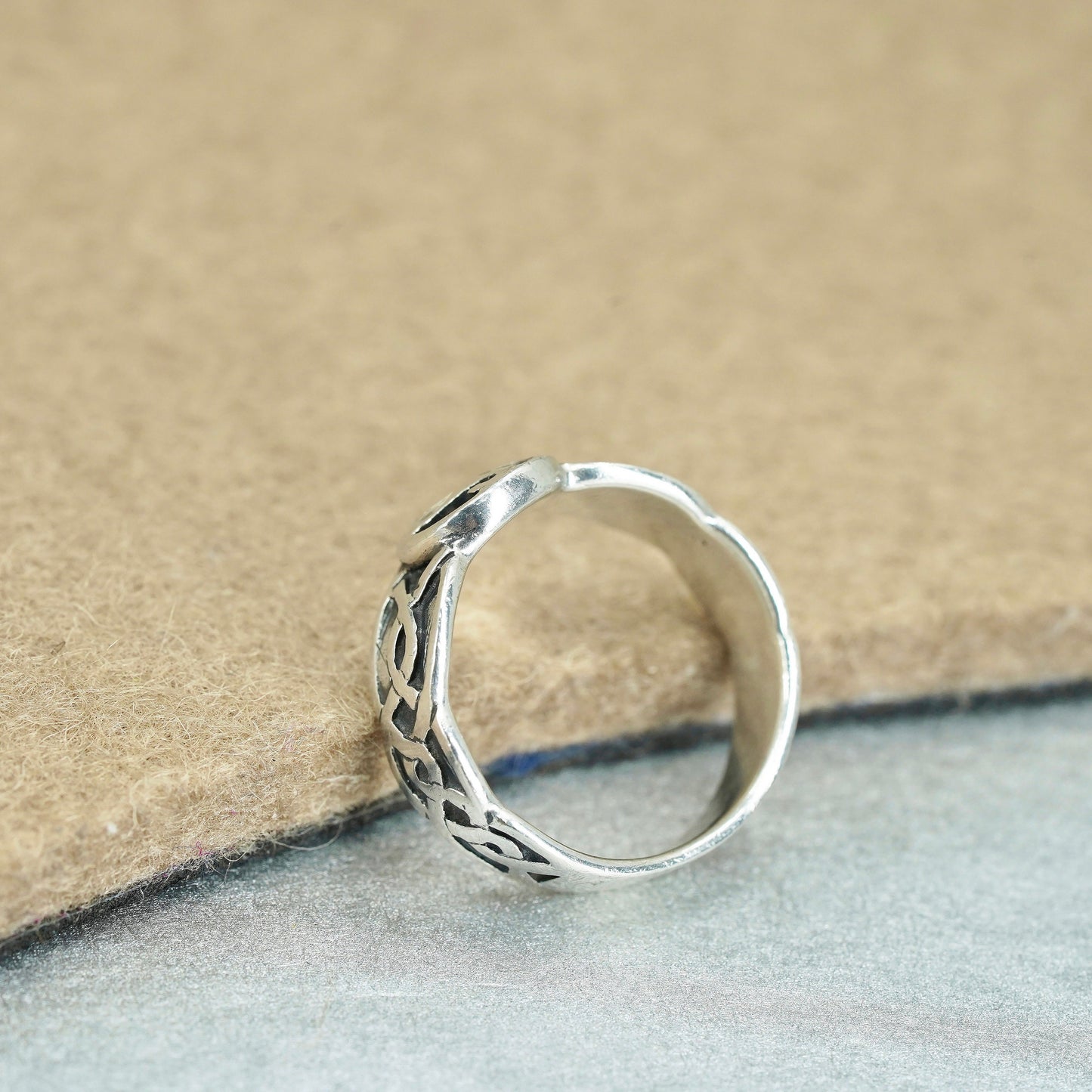 Size 6.75, vintage southwestern Sterling 925 silver ring, modern textured band