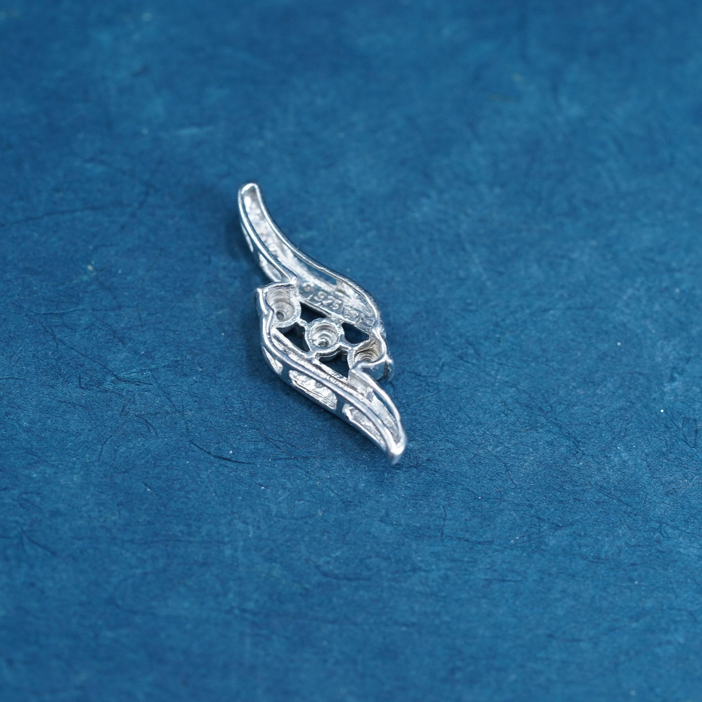 Vintage elegant Sterling silver 925 pendant with genuine diamonds