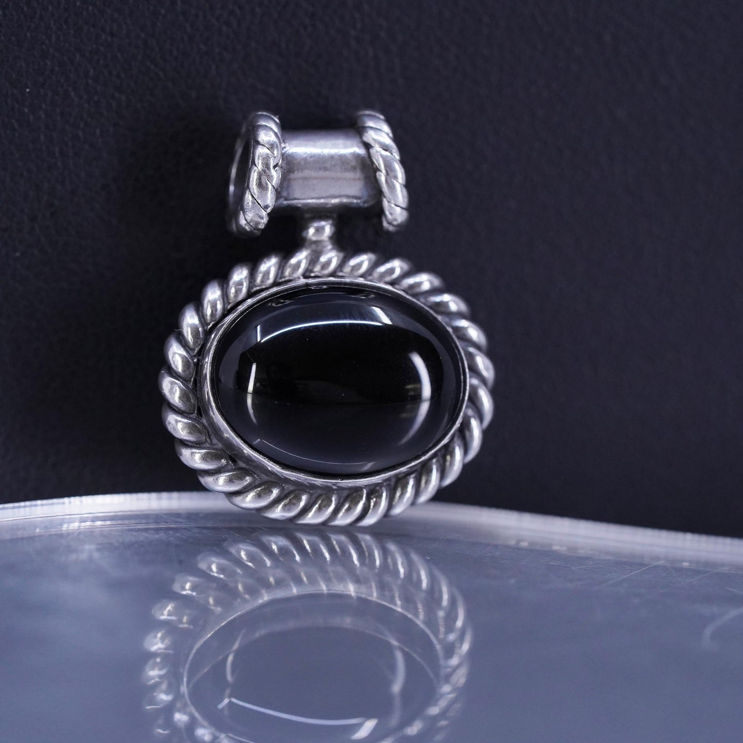 Vintage sterling 925 silver handmade oval pendant with onyx and cable around