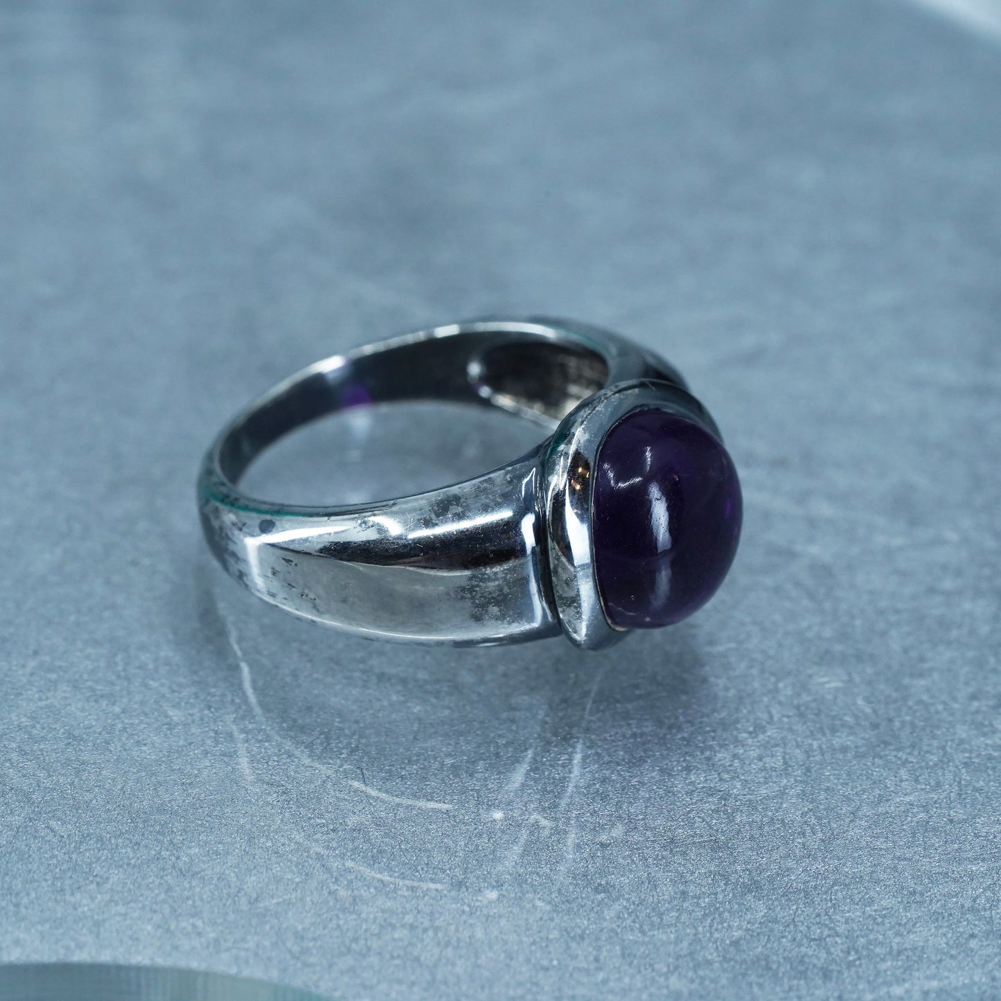 Size 8, vintage Sterling 925 silver handmade band ring with amethyst