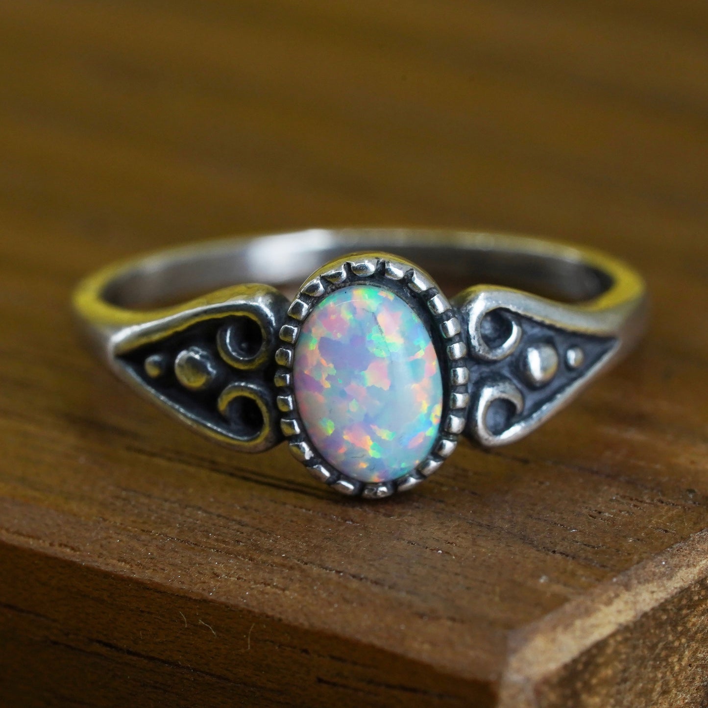 Size 7.5, vintage southwestern Sterling 925 silver handmade ring with oval opal