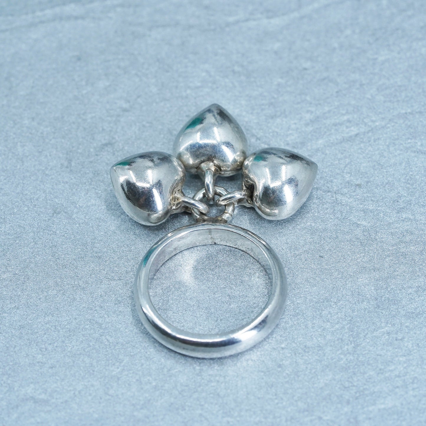Size 7.5, vintage sterling silver 925 band ring with cluster heart charms