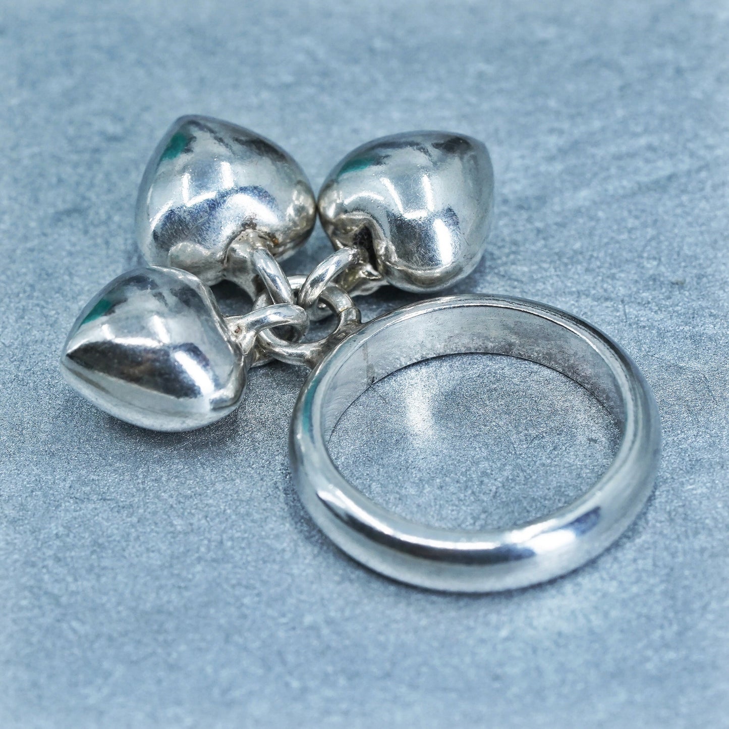 Size 7.5, vintage sterling silver 925 band ring with cluster heart charms