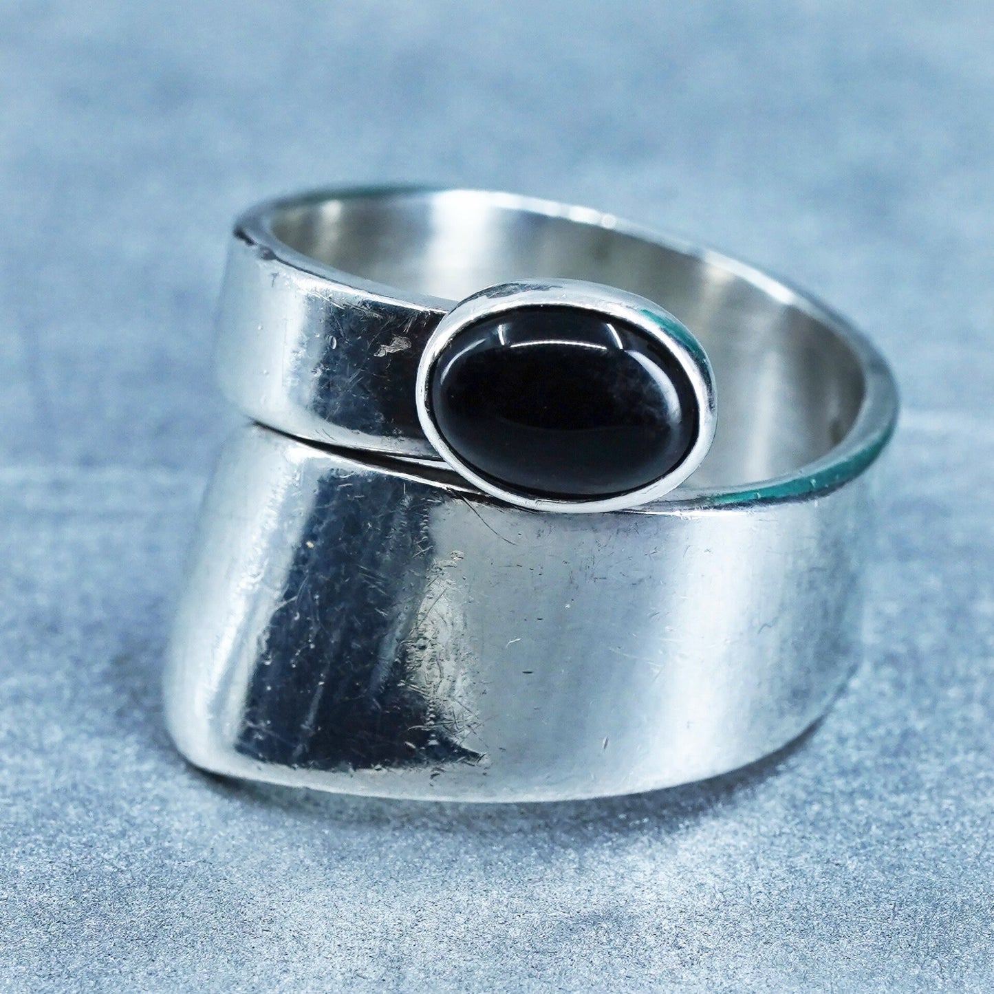 Size adjustable, Mexican Sterling 925 silver handmade wavy ring w/ oval onyx