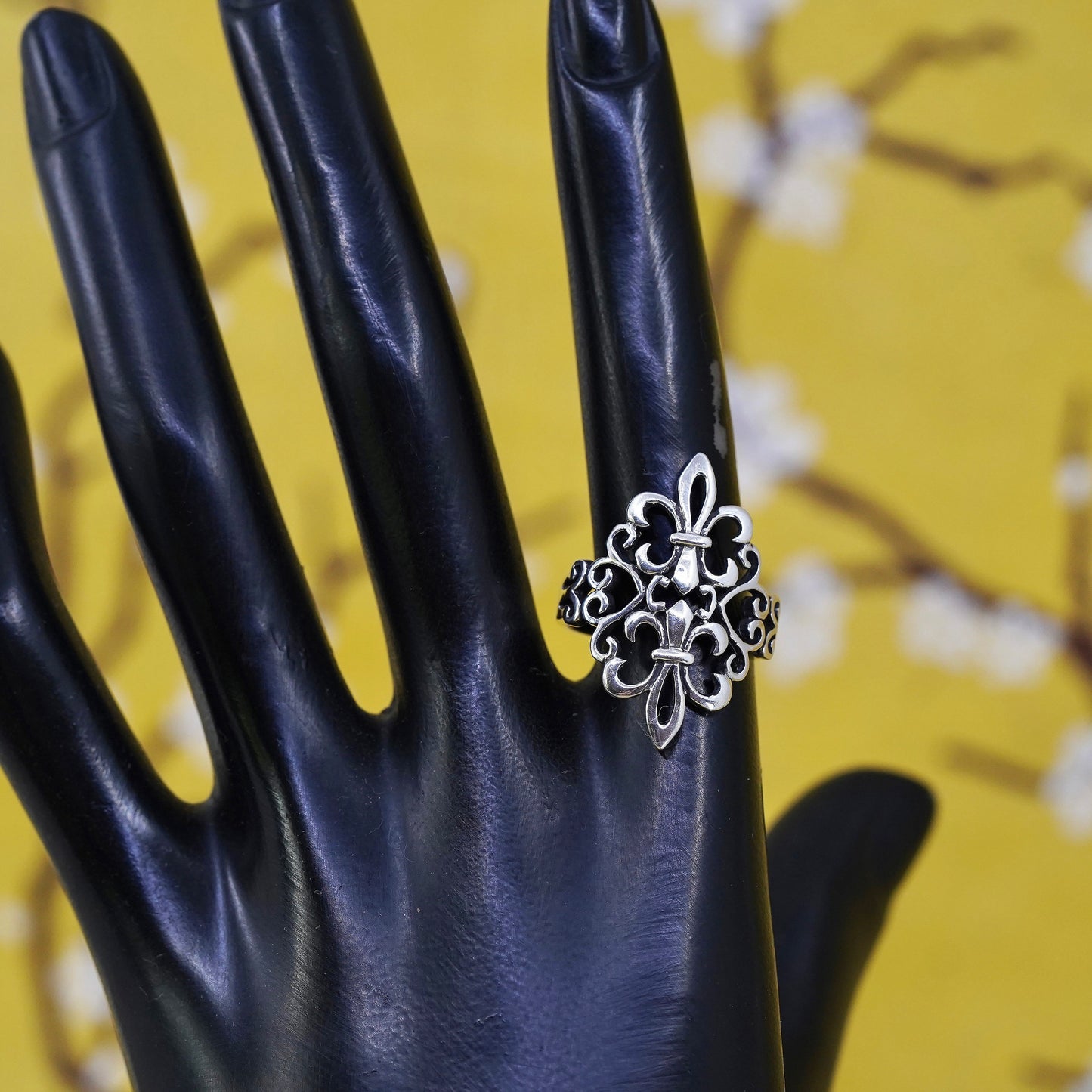 Size 7.5, vintage Sterling silver handmade ring, 925 French fleur-de-lis band