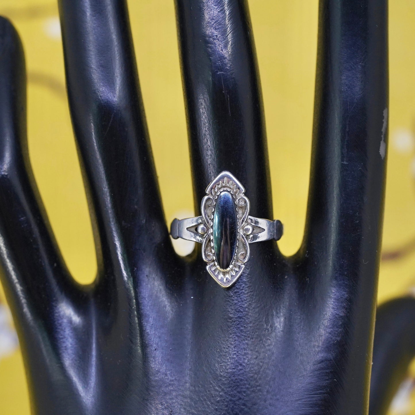 Size 8.5, vintage Southwestern WM company Sterling 925 silver ring w/ hematite