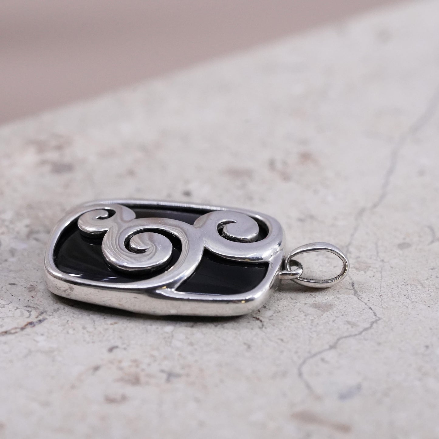 Vintage Sterling 925 silver handmade swirly pendant with onyx