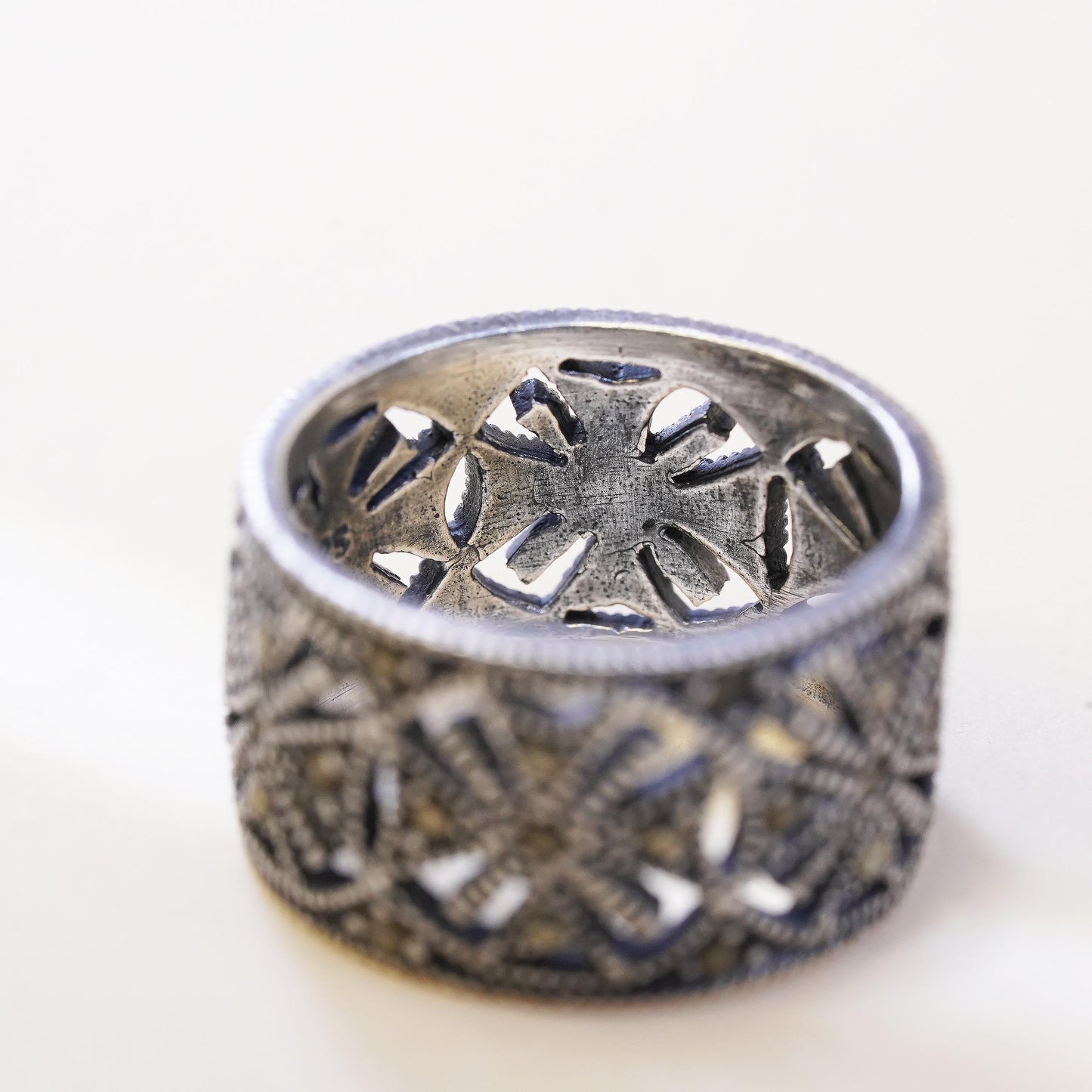 Size 8.5, VTG Sterling silver ring, 925 filigree cross band cluster Marcasite