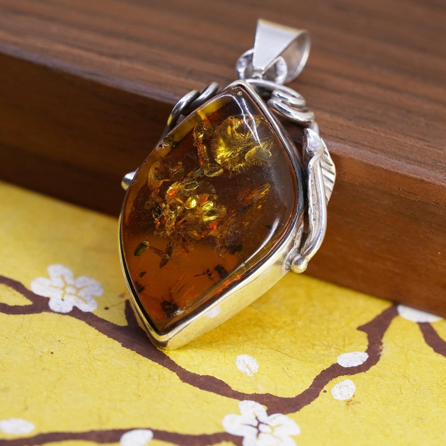 Vintage Sterling silver 925 handmade pendant with Amber and leaves