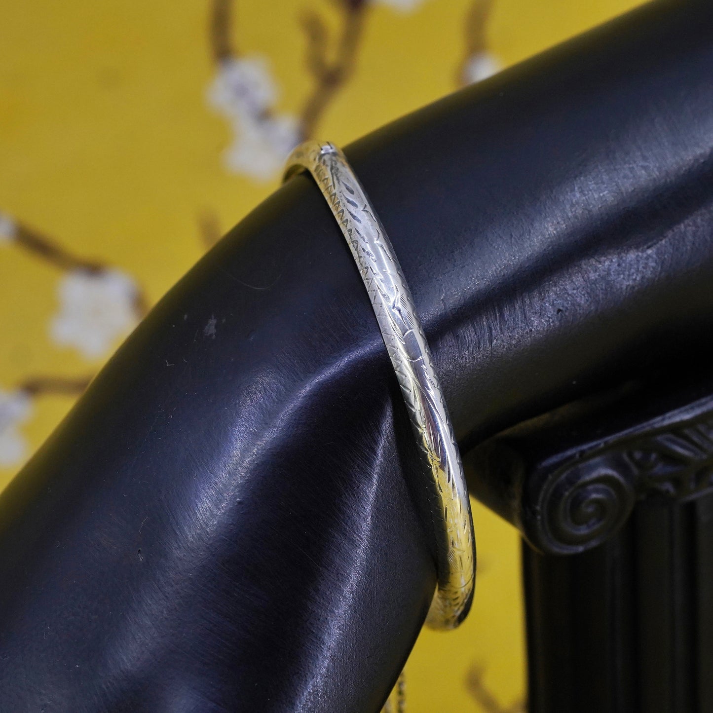 7.5", Sterling silver bracelet, textured 925 hinged bangle with secure chain
