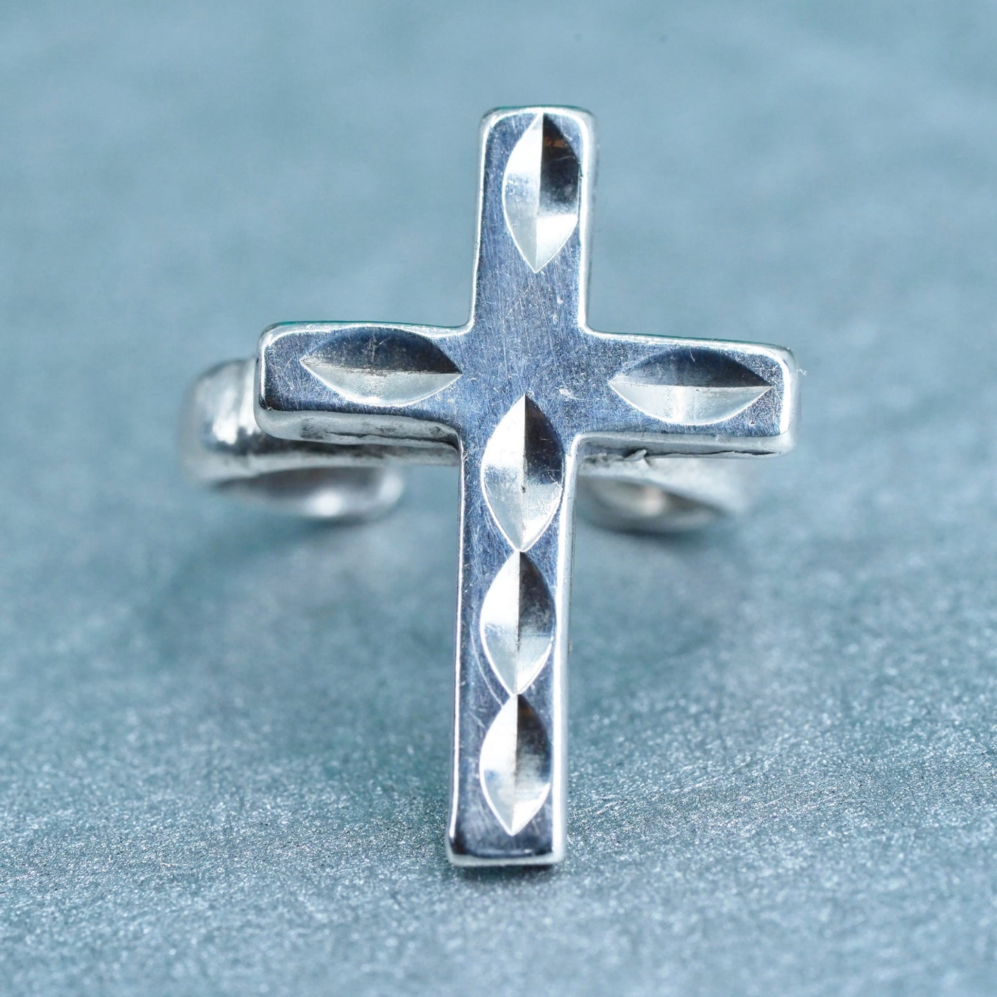 Size 1, vintage southwestern Sterling 925 silver toe ring band with cross