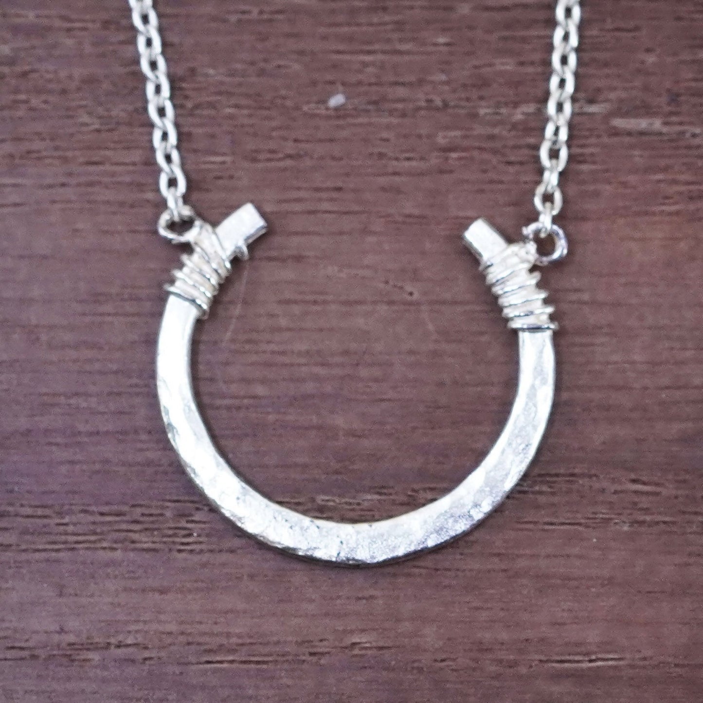 18”, Sterling silver necklace, 925 circle chain with hammered horseshoe pendant