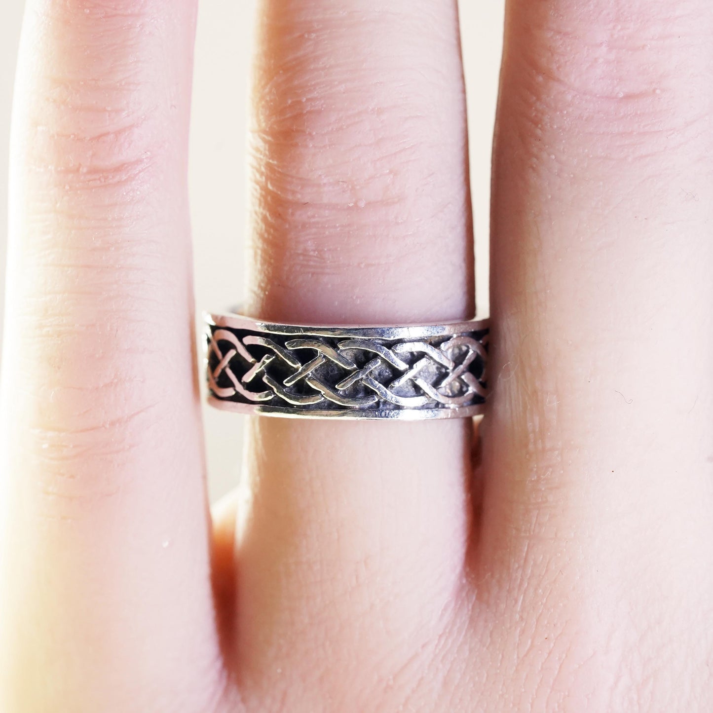 Size 8, VTG Irish Celtic knot relief sterling silver ring, 925 stackable band