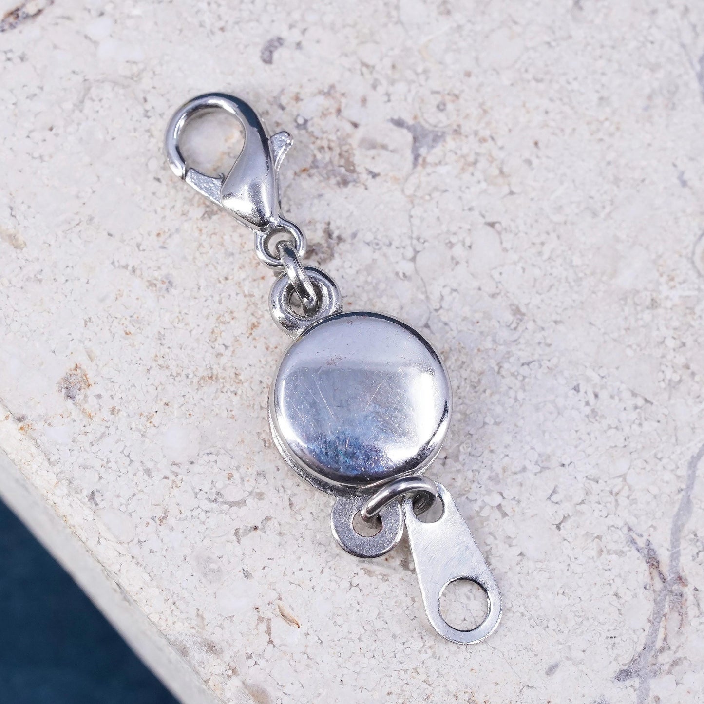 silver tone magnetic clasp