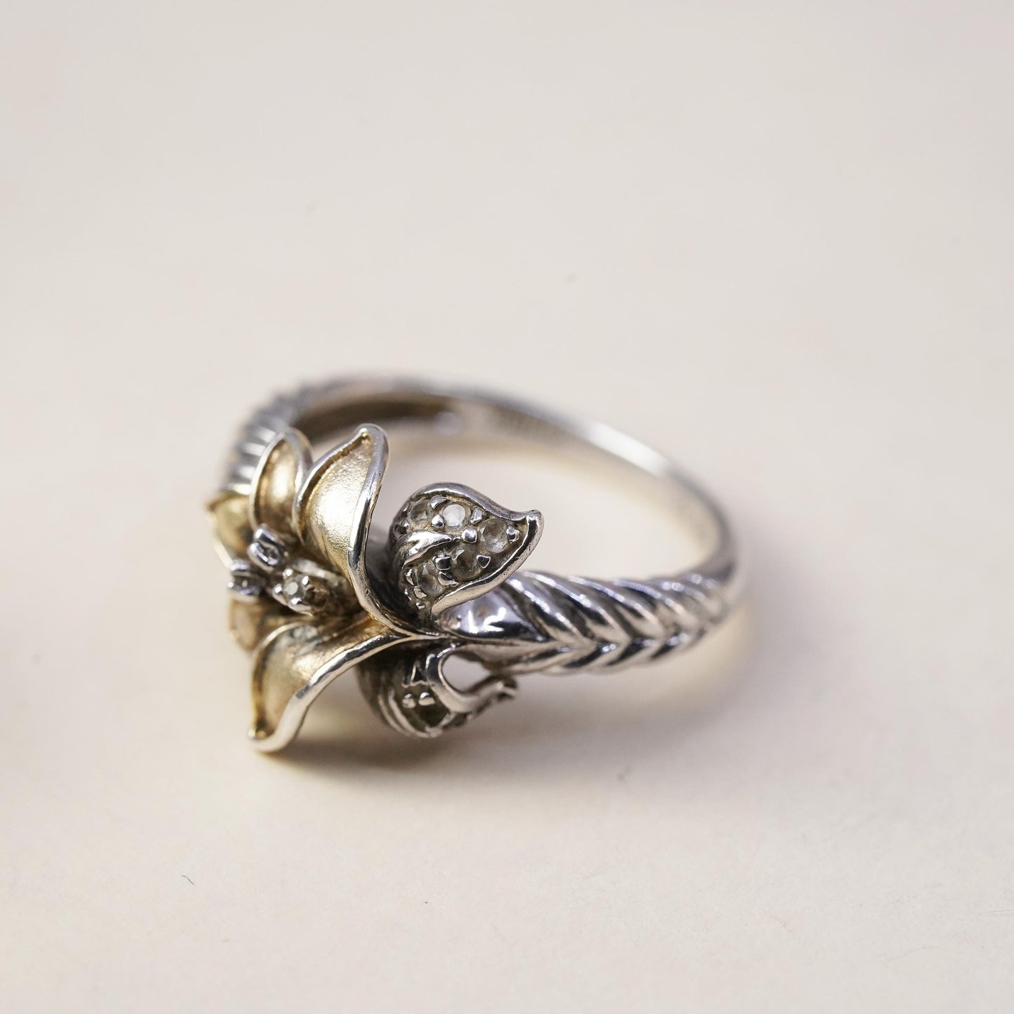 Size 5.5, vintage two tone Sterling silver ring, 925 lily flower real diamond