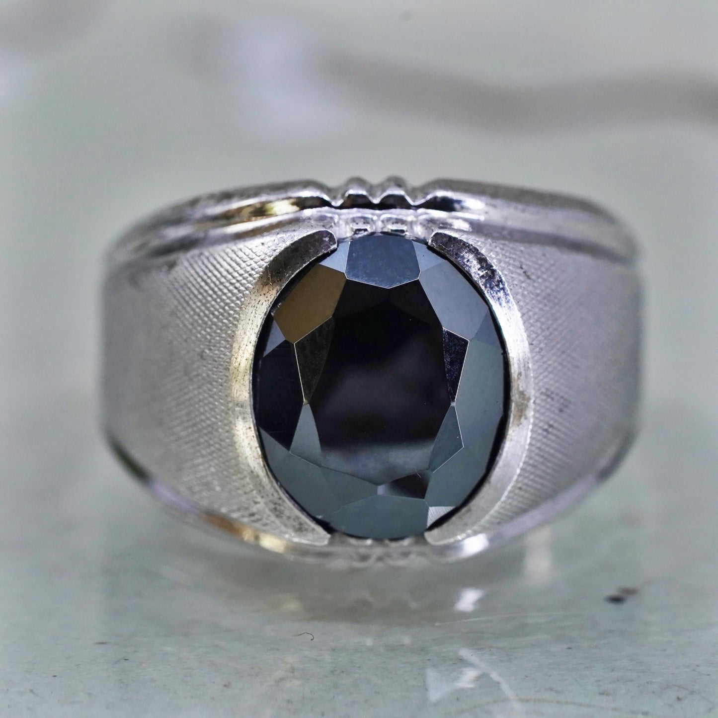 Size 8.5, vintage sterling 925 silver handmade ring, with oval hematite