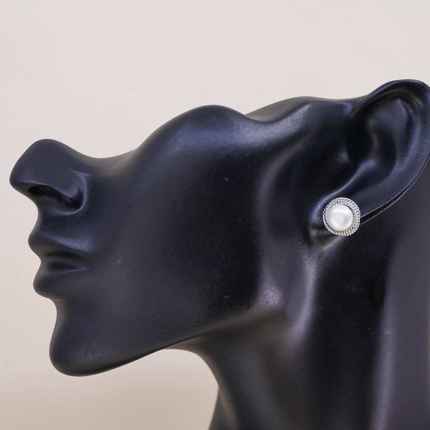 Vintage single earring. Sterling 925 silver pearl stud with cable around