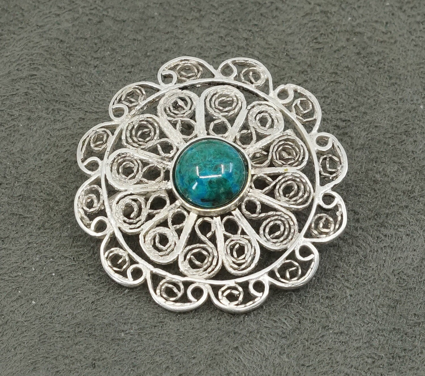 Vintage handmade sterling silver round shaped filigree floral brooch turquoise