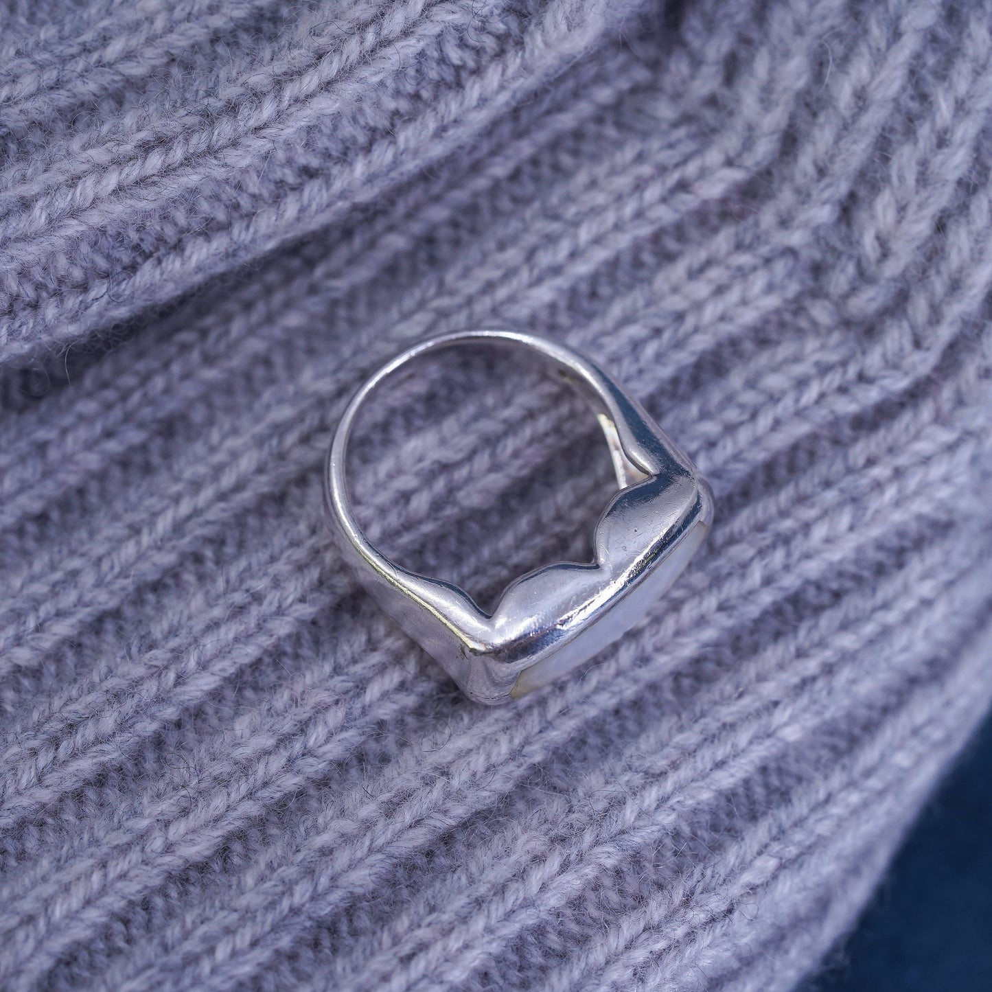 size 8, southwestern sterling silver 925 band ring with mother of pearl inlay
