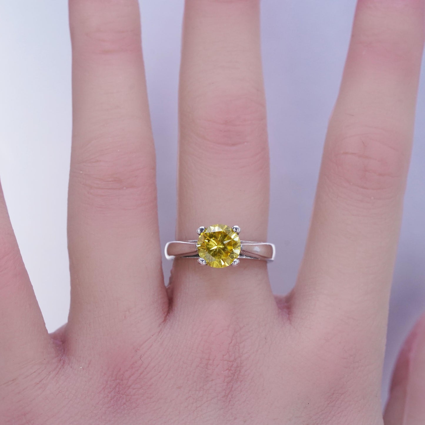 Size 6.5, vintage Sterling 925 silver handmade ring with circle citrine