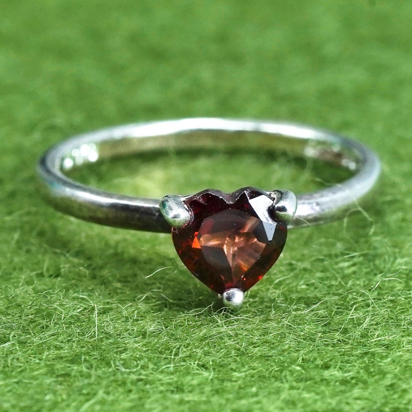 Size 6, Sterling 925 silver ring, engagement stackable ring with heart garnet