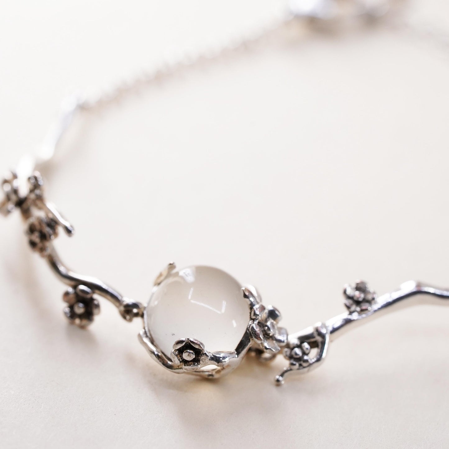 7”, Vintage sterling silver bracelet, 925 chain with flower branch chalcedony