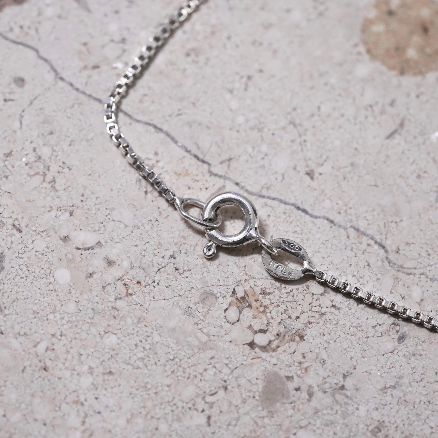 18”, Sterling silver 925 box chain necklace with carved lily flower pendant