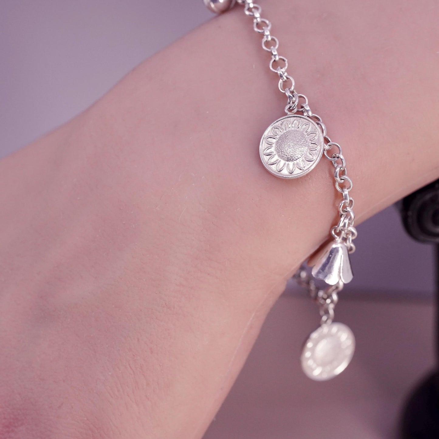 6.75", vintage Sterling silver bracelet, 925 circle lily flower sunflower Charm