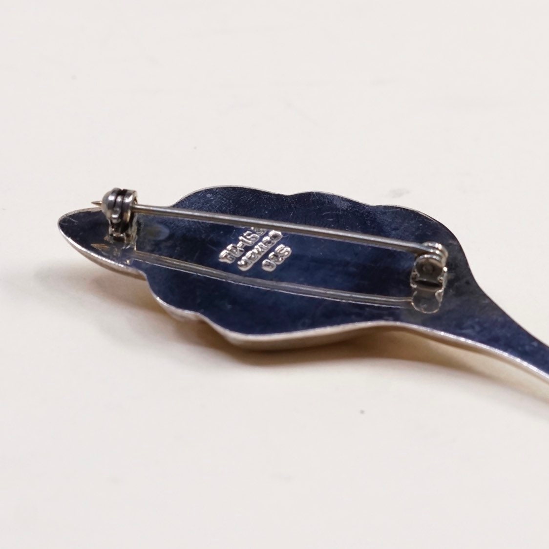 Vintage sterling silver handmade leaf shaped brooch, solid Mexico 925 silver TA-163