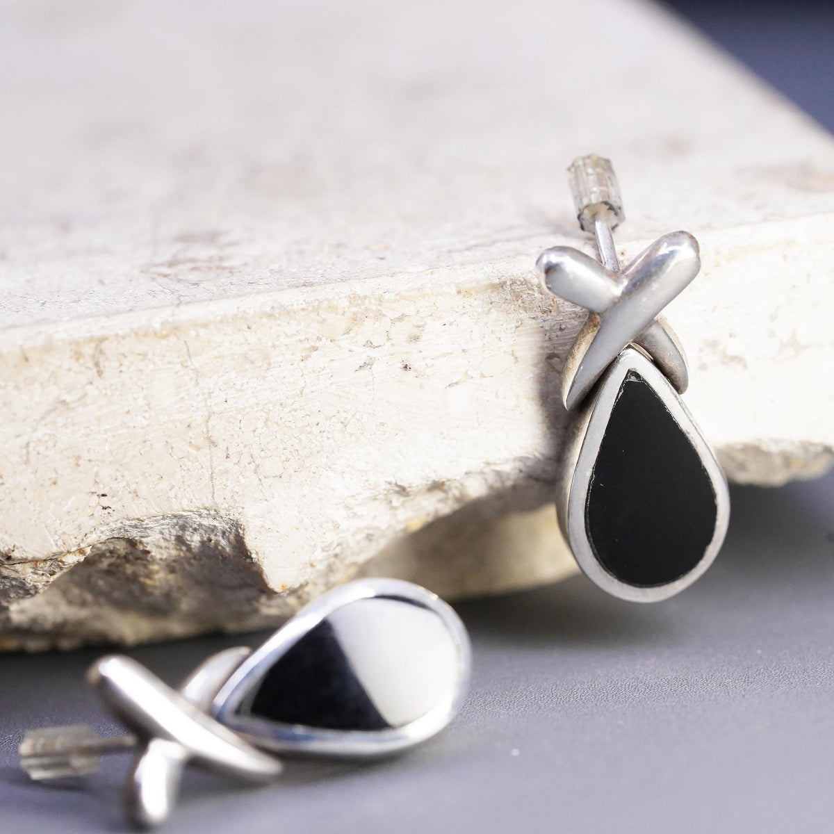 Vintage sterling silver handmade earrings, 925 silver Teardrop studs onyx inlay