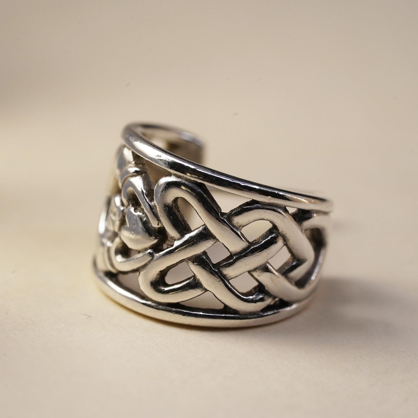 Irish single 1 earring. Sterling 925 silver Celtic Claddaugh Friendship stud