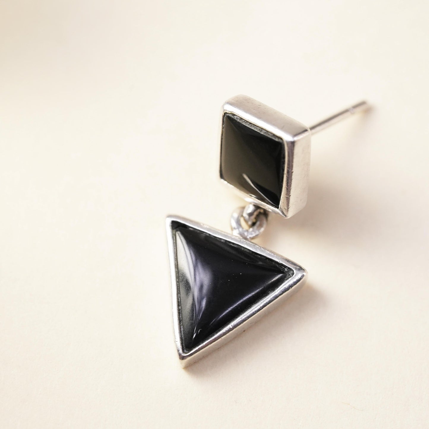 Native American Quoc QT single earring. Sterling 925 silver stud triangle onyx