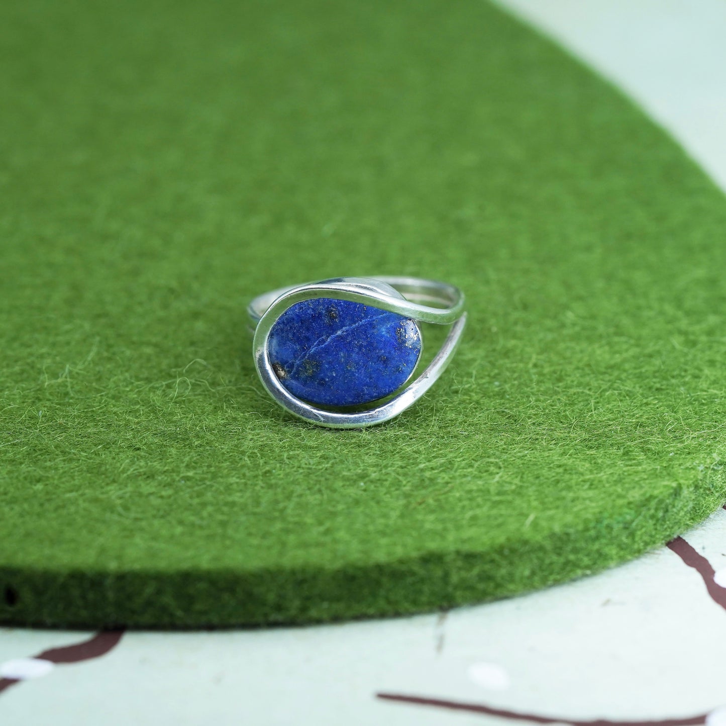 Size adjustable, vintage sterling 925 silver handmade ring w/ oval Lapis lazuli