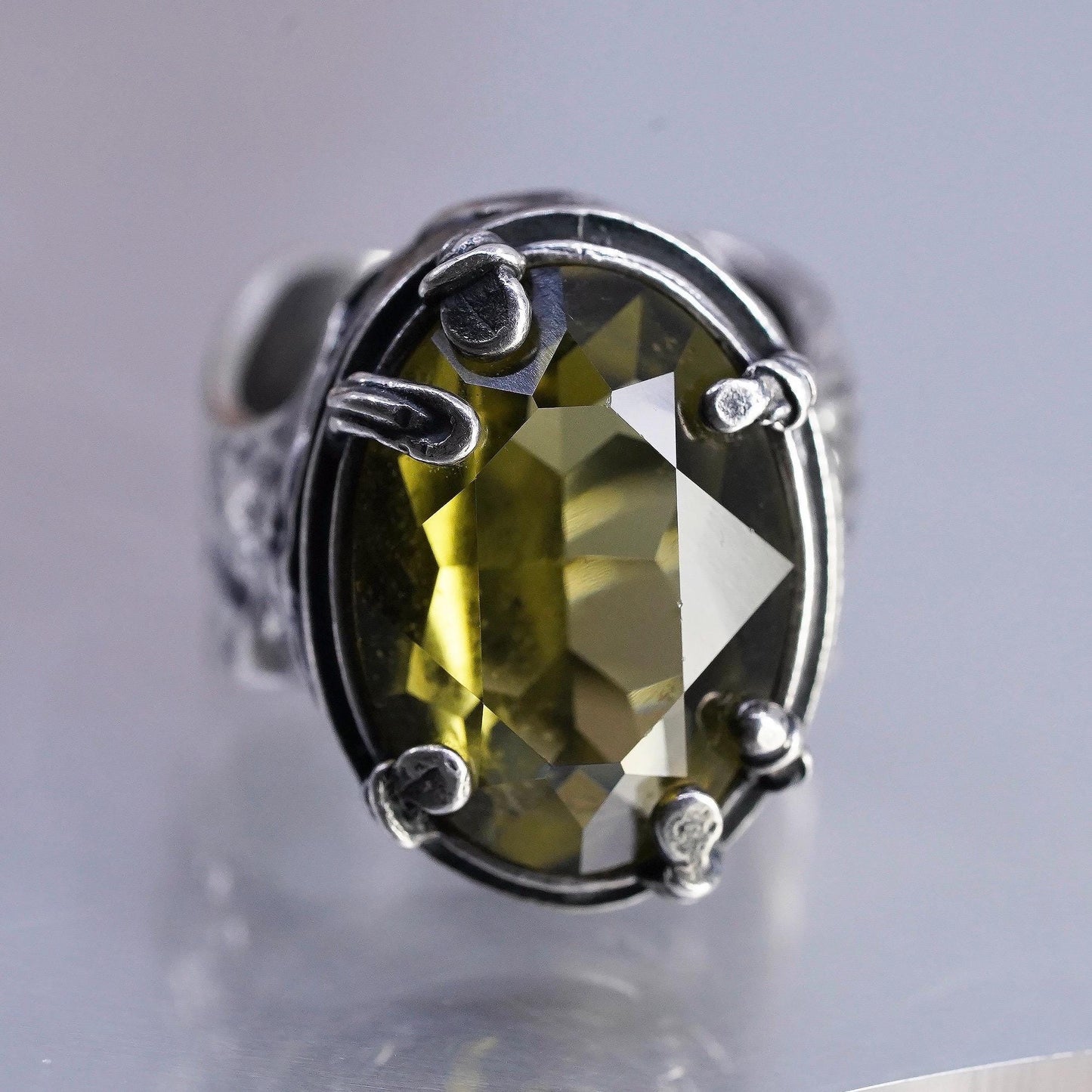 Size 6, Retired Silpada R1883 Green Olivine Sterling Silver 925 Ring, cocktail